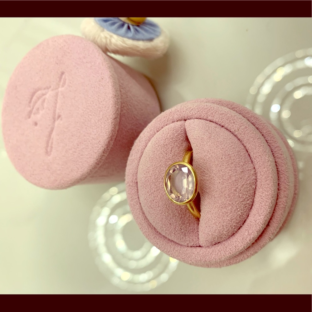 Lisa Eldridge ring The Betty oval cut 18 ct,